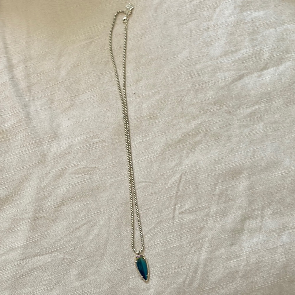 Kendra Scott necklace